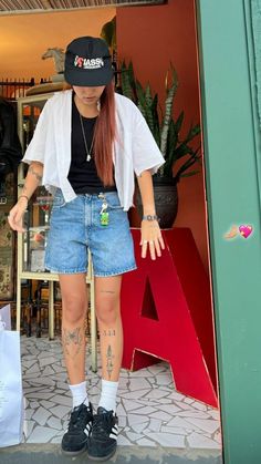 Dani Soomin Outfits, Masc Outfits For Short Women, Masc Outfits With Shorts, Girly Masc Outfits, Futch Fashion Summer, Tomboy Femme Outfits Summer, Stem Summer Outfits, 90s Lesbian Fashion