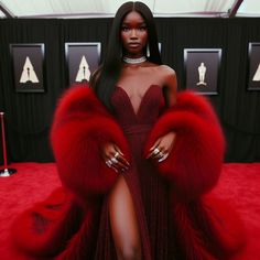 Black Woman Royal Aesthetic, Red Carpet Black Women, Evening Holiday Outfits, Matric Dance Dresses, Kardashian Dresses, Elegant Classy Outfits, Fashionable Dresses, Red Carpet Outfits, Woman Suit Fashion