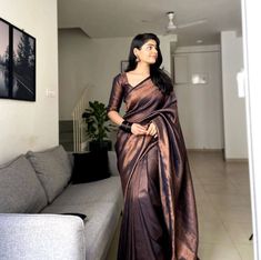 Unique Sarees, Sarees For Girls, Saree Wearing Styles, Simple Saree Designs, Fashionable Saree, Desi Fits, Fashionable Saree Blouse Designs, Fancy Sarees Party Wear, Traditional Indian Dress