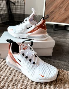 Wallpaper Nike, Nike Air Max 270 Women, Trendy Shoes Sneakers, Nike Shoes Girls, Nike Shoes Outfits, All Nike Shoes, Nike Air Shoes