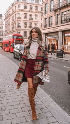 Christmas Outfits Teens, Christmas Outfits Dressy, Winter Fashion Outfits Dressy, Popular Spring Outfits, Christmas Fashion Outfits, Christmas Outfit Inspiration, Fall Wardrobe Staples, Bota Over, Christmas Outfits Women