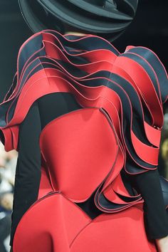 Circle Fashion, 2016 Runway, Japan Outfit, Tokyo Street Style, Rei Kawakubo, Fashion Design Portfolio, Layered Fashion