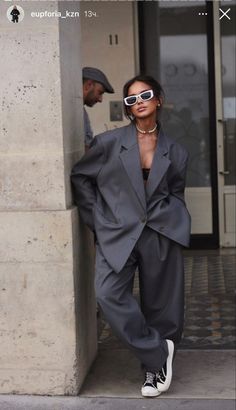 Oversized Work Outfit, Oversized Grey Blazer Outfit, Oversized Suit Women, Grey Suit Women, Oversized Blazer Outfit Street Style, Oversized Blazer Street Style, Grey Blazer Outfit, Oversized Blazer Outfit, Oversized Suit