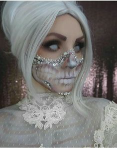 Easy Halloween Makeup Ideas, Ghost Makeup, Easy Halloween Makeup, Creepy Makeup, Ghost Bride, Bride Costume, Halloween Makeup Pretty