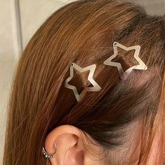 Set of 50 Star Shaped Hair Clips with Y2K Aesthetic Hair Clips Aesthetic, Star Hair Clips, Aesthetic Star, Y2k Hair, Clip Hairstyles, Star Hair, Penteado Cabelo Curto, Natural Beauty Tips, Short Styles