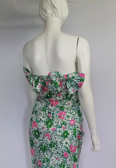 Welcome to AT, I LOVE this dress, it is absolutely stunning - it has this 1980s New Romantics meets Malibu Barbie thing going on. It would be gorgeous to wear whilst on holiday. Made by Flora Kung it's worth reading this article about the designer in 1985 https://www.chicagotribune.com/news/ct-xpm-1985-05-22-8502010614-story.html Flora said her 'designs are for the woman who appreciates what she`s doing and knows what she wants to look like'. The dress has a silk outer shell and features these b Luxury Vintage Strapless Dress, 1980s New Romantics, Silk Party Dress, Dress Bow, Malibu Barbie, New Romantics, Bow Detail Dress, Green Floral Dress, White Towels