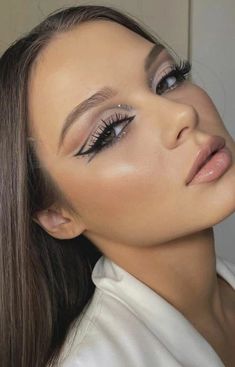 Halloweenský Makeup, Mekap Mata, Rhinestone Makeup, Prom Eye Makeup, Rave Makeup, Smink Inspiration, Makijaż Smokey Eye, Fancy Makeup, Makeup Eye Looks