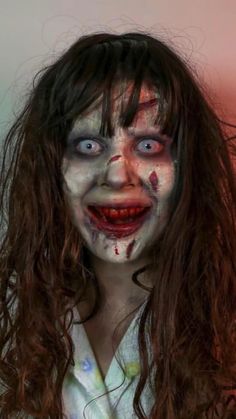 Halloween makeup idea Scary Witch Costume, Scary Halloween Makeup Looks, Zombie Make Up, Scary Halloween Makeup, Horror Halloween Costumes, Women Halloween Costumes, Spooky Chic, Horror Make-up