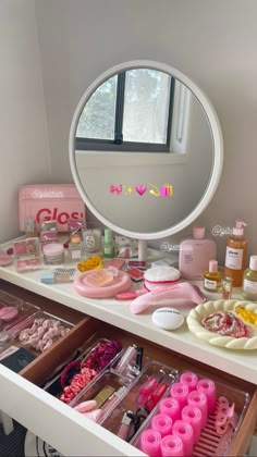 Skincare On Vanity, Cute Skincare Organization, Skincare Vanity Aesthetic, Cute Makeup Desk, Skin Care Vanity, Skincare Desk, Preppy Organization, Cute Vanity