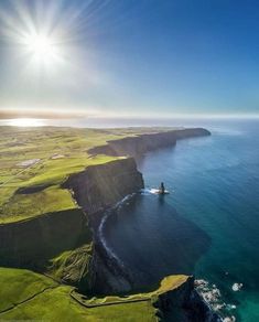 Travel world Ireland Hiking, Ireland Aesthetic, Best Of Ireland, Ireland Tours, Rocky Shore