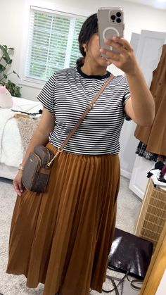 Business Casual Outfits For Women, Pleated Skirts, Church Dresses, Modest Wedding Dresses, Business Casual Outfits, Work Outfits, Modest Outfits, Summer Outfit, Modest Fashion