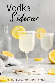 Glasses of vodka sidecar cocktail garnished with lemon slice and sugar on the rim. There are lemon slices around for presentation purposes and an overlay text reading "Vodka Sidecar" Vodka Sidecar, Simple Mixed Drinks, Fruity Summer Drinks, Sidecar Cocktail, Easy Mixed Drinks, Citrus Cocktails, Easy Cocktail Recipes, Party Food Recipes, Drinks At Home