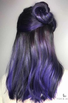 Dark purple hair: let us discuss the basics at first. This hair color is unnatural, that is, you cannot meet anyone who was born with such hair color. So, to get it, you need to get your hair dyed.#purplehair#darkpurple#haircolor Dark Purple Hair Color, Hair Color 2017, Dark Purple Hair, Ash Hair Color, Hair Color Pastel, Hair Color Purple, Hair Color Highlights, Hair Color Blue