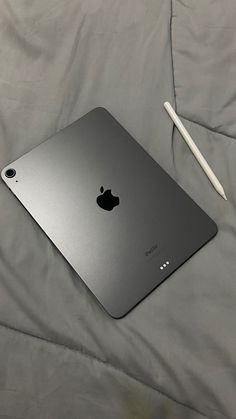 Finally, after so much prayer, effort and also patience, I have you, thank you for the opportunity, and I hope it will end beautifully 💌💌💓💓 Ipad Air 5th Generation, Apple Macintosh, Apple Air, Medical School Motivation, Iphone Video, Ipad 5, Gray Aesthetic, Apple Ipad Air