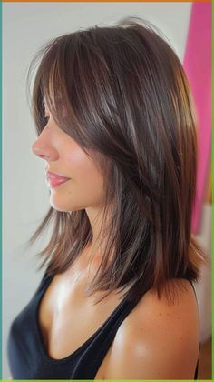 Short Hair For Angular Face, Round Lob Haircut, Soft Front Layers Medium Hair, Should Length Haircut, Back Haircut For Women, Women Haircut For Round Faces, Sophisticated Medium Length Hairstyles, Hair Cuts Girls Medium, Medium Haircut Women Round Face