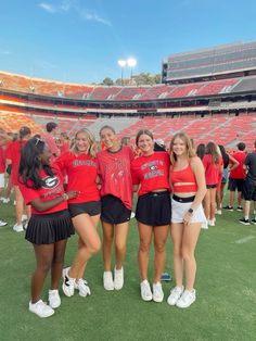 Uga aesthetic Uga Aesthetic, Gameday Fits, Uga Football, Trendy Christmas Outfits, Game Outfit, Football Game Outfit, College Board, Dream College, Fit Ideas