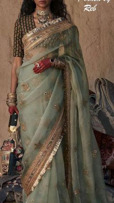 Indian Asthetics, Saree Outfit, Fashionable Saree, Long Blouse Designs, Saree Wearing Styles, Indian Women Fashion, Saree Wearing, Bridal Dupatta, Fashionable Saree Blouse Designs