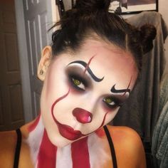 pennywise clown face paint, inspired by the film it, worn by a young woman, with dark hair and green eyes Scary Clown Halloween Costume, Pennywise Makeup, Clown Face Paint, Halloween Face Paint, Uhyggelig Halloween