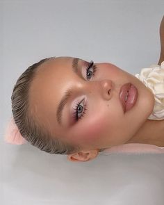 Sydney Sweeney Makeup Euphoria, Bridal Makeup Sparkle, Glossy Pink Makeup, Prom Makeup For Brown Eyes Pink Dress, Soft Glam Pink Makeup, Makeup Looks Pictures, Champagne Makeup Look, Angelic Makeup Look, Quince Makeup