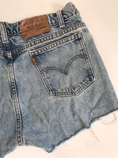 "Waist:32\" Rise:11.5\" Hips:39\" Inseam:2\" These are shown on a size 32\" model and are tagged a 34\" but are true vintage and run small. They're rad 90's 505 cutoffs with the rare orange Levis tab and tons of distress and rips by the raw hem. They're the perfect edgy summer shorts to pair with your Harley crops and band tees. 🍑(15)" Cutoff Jean Shorts With Pockets, Vintage Cutoff Jean Shorts With Belt Loops, Retro Distressed Cutoff Bottoms, Retro Cutoff Shorts With Frayed Hem, Vintage Ripped Shorts, Vintage Cutoff Jean Shorts In Medium Wash, Vintage Medium Wash Cutoff Jean Shorts, Medium Wash Cutoff Jean Shorts With Belt Loops, Retro Cutoff Jeans With Frayed Hem