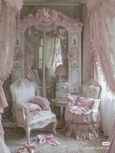 Vintage Princess Aesthetic Bedroom, Old Money Interior Design, Old Money Interior, Fall Bedroom Ideas, Dream Bedroom Inspiration, Charmmy Kitty, Cozy Fall Bedroom, Pink Room Decor, Princess Room