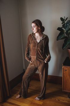 Rare vintage early 2000's DKNY velvet lounge set.  Plush luxe gold velvet on a stretch fabric.  An amazing set that includes one pair of drawstring wide leg stretch pants and a zip-up hoodie with pockets.  90% poly, 10% spandex.  Has caramel brown undertones (not yellow undertones) - a warm copper-like gold. Pants can be worn alone as dress pants.  Perfect for a holiday get-together with a tight black top and tassel earrings.  The drawstring makes an easy fit for varying sizes! Pants Size L  Hoo Velvet Track Suit, Gold Lounge, Velvet Lounge, Gold Pants, Suit Vintage, Womens Sweatshirts, Gold Velvet, Caramel Brown, Track Suit