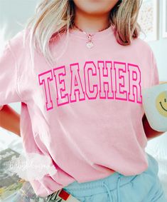 "Teacher Era Shirt, Retro Teacher Tshirt, Oversized, Back To School,Comfort Colors® Trendy Teacher Gift, Teach, Teacher Era, Baggy, First Day 📋 HOW TO ORDER: 1. Select the size 2. Select the color 3. Select the quantity  4. Add personalization if required 5.Add to Cart (\"buy now\" will take you directly to checkout and \"add to cart\" will allow you to continue shopping with us) 6. Submit order (Shipping will automatically be combined for you) Always FREE SHIPPING on orders of $35 or more 👚G Oversized School Spirit T-shirt With Letter Print, Pink College T-shirt With Text Print, Oversized Pink Slogan Top, Oversized Pink Top With Text Print, Pink Relaxed Fit T-shirt For School, Oversized Soft-washed Pink T-shirt, Pink Letter Print Tops For College, School Tops With Letter Print And Relaxed Fit, Relaxed Fit Letter Print Tops For School