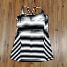 Built In Bra. Reposh (I Personally Have Never Worn This), Size Tags Have Been Removed. I Believe This Is A Size 4. Great Condition, No Known Flaws. Sporty Striped Tops For Beach, Striped Fitted Sportswear Top, Fitted Striped Tops For Sports, Lululemon Athletica, Built In, Size 4, Womens Tops, Black White, Tank Tops