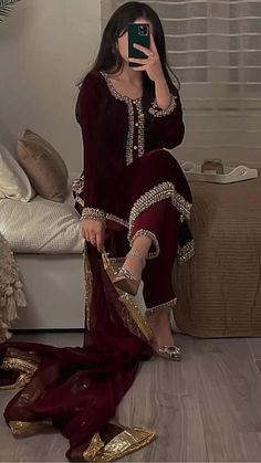 Trendy Outfits Indian, Velvet Dress Designs, Desi Fashion Casual, Pakistani Fancy Dresses, Pakistani Dresses Casual, Beautiful Pakistani Dresses, Salwar Kamiz, Indian Dresses Traditional, Fancy Dresses Long