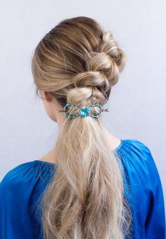 Long hair Dutch braid hairstyle in a hibiscus Flexi hair barrette | 12 Easy Summer Hairstyles To Keep You Cool In 2019 | easy hairstyles for summer | hairstyles for long hair | hairstyles for medium length hair | hibiscus hair clip | summer hairstyles for women | easy summer hairstyles #braids #DutchBraid Hary Styles, Rose Ideas, Asymmetrical Hairstyles, Hairstyles With Glasses, Rose Purple, Shoulder Hair, Easy Summer Hairstyles