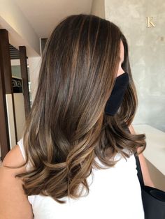 Brown Hairlights, Medium Brunette Balayage, Brunette Balayage Natural, Brunette With Babylights, Brunette Hair With Babylights, Brunette Babylights, Babylights And Balayage, Light Brown Hair Styles, French Balayage