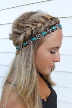 Braid headband + colorful headband = great combo Kort Bob, Festival Hair, Hair Skin, Gorgeous Hair