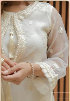 Fancy Dress Neck Design Pakistani, Simple Pakistani Dresses Neck Design, White Suit Neck Design, White Dress Design Pakistani Simple, Pakistani Kurti Neck Designs, Pakistani Suits Neck Designs, Pakistani Neck Designs Neckline, Simple Neck Designs For Suits, New Style Neck Design For Kurti