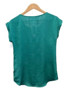 Brand: EXPRESS Style: BLOUSE SLEEVELESS Color: EMERALD Size: XS Other Info: 100%POLYESTER SKU: 129-5941-9030 CONDITION: GENTLY USED Casual Green Sleeveless Top, Casual Green Tops For Summer, Casual Green Sleeveless T-shirt, Summer Green Blouse With Crew Neck, Green Crew Neck Blouse For Summer, Fitted Green Tank Blouse, Casual Green Summer Blouse, Casual Green Tank Top, Spring Green Crew Neck Tank Top