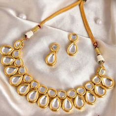 Gold Rodium Polish White and Off White color Necklace in Metal Alloy studded with Kundan Indian Choker Necklace, Matha Patti, Kundan Choker, Kundan Necklace, Bollywood Jewelry, Color Necklace, Pakistani Jewelry, Metal Necklace, Choker Set