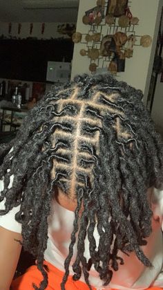 Locs Future Dreads, Men’s Locs Hairstyles, Retwist Locs Style Men Video, Men’s Hairstyle Locs, Men’s Long Loc Hairstyles, Loc Hairstyles For Men, Dreadlocks Hair Care, Hair Twists Black