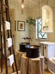 Tom Brady and Gisele Bundchen's Home Bathrooms Tom Brady and Gisele Bundchen's Home Bathroom House Tour Tom Brady and Gisele Bundchen's Home Bathroom Inside Mansions, Tom Brady And Gisele, White Wash Brick, Sleeping Loft, Hotel Amenities, Gisele Bundchen, Wine Room, Tom Brady, New Homeowner