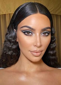 Kardashian Makeup, Metal Element, Kim Kardashian Makeup, Kardashian Hair, Smink Inspiration, Makeup Eye Looks, Glam Look, Makeup Looks For Brown Eyes