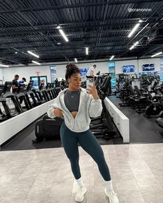 📸: @cranonnn | women's gym outfit | fitness pictures | self care | sports top | workout leggings | active wear | athleisure | gym fit | gymshark ootd | gym clothes | workout clothes | casual outfit | cute outfit | everyday style | women's fitness | workout |