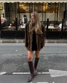 Riding Boot Outfits, Lederhosen Outfit, Fall Boots Outfit, Suede Outfit, Professional Outfits Women, Corporate Outfits, Transition Outfits, Suede Fashion, Mode Inspo