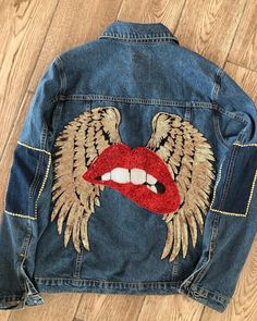 Jean Jacket Design, Custom Jeans Diy, Embroidery Jeans Jacket, Jeans Refashion, Customised Denim Jacket, Upcycle Clothes Diy, Fashion Drawing Sketches