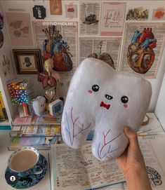 Doctor Dentist Art, Dentist Aesthetic Art, Dentist Aesthetic Wallpaper, Future Dentist, Dr Teeth, Dental Wallpaper, Dentist Art, Dental Hygiene Student, Dental Aesthetics