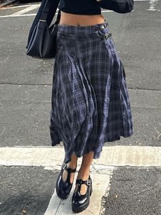 Plaid Midi Skirt Outfit, Stylish Midi Skirt, Preppy Skirt, Plaid Midi Skirt, Streetwear Korean, Retro Skirt, Harajuku Streetwear, Long Skirts For Women, 가을 패션