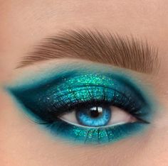 Hollowen Costume, Teal Makeup, Anastasia Makeup, Green Eyeshadow Look, Eyeshadow Ideas, Eye Makeup Styles, Cute Eye Makeup, Make Up Inspiration