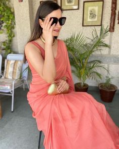 Saree With Sunglasses Look, Sarees For Graduation Day, Professional Saree Look, Graduation Day Saree Ideas, Royal Saree, Trending Sarees, Simple Saree Designs, Fashionable Saree Blouse Designs