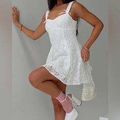 Us Size 8 With Tags Still Attached. Never Worn, Only Tried On. Super Cute Dress And In Perfect Condition! Coquette Clothes, White Lace Mini Dress, Mini Tube Dress, Mini Dress White, Asymmetrical Hem Dress, Fleece Dress, Mini Dress Fashion, White Dress Summer, Invisible Zip