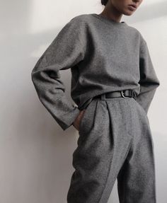 Minimal Stil, Minimalist Moda, Grey Outfit, Grey Pants, Outfit Casual, Autumn Fashion Women, Looks Vintage