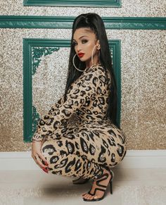 Uncanny Chicano Woman, Angel Brinks, Chola Girl, Beat Face, Dope Fashion, Flawless Makeup, Curvy Outfits, Model Body, African Women