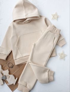 Baby Boy Winter Outfits, Cute Sweatpants Outfit, Classic Baby Clothes, Chic Kids, Twin Outfits, Trendy Hoodies, Kid Lifestyle