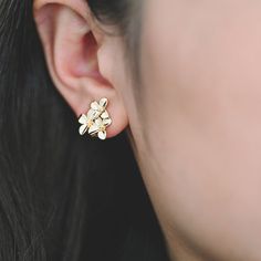 Material: 18K Gold/ Rhodium plated brass, lead nickel free Size: 14x14mm, loop size 1.2mm approx. ( see pic 2) Quantity: 10pcs Ear backs to match: https://www.etsy.com/shop/Nbeads?ref=seller-platform-mcnav&search_query=ear+back Jump rings(same/ similar gold color) to match: https://www.etsy.com/listing/587655398/100pcs-real-gold-plated-brass-open-jump?ga_search_query=jump%2Bring&ref=shop_items_search_3&pro=1&frs=1 More gold findings here: https://www.etsy.com/shop/Nbeads?ref=seller-platform-mcnav&search_query=gold+plated Rose Gold Flower Shaped Gold Plated Earrings, Rose Gold Flower-shaped Metal Earrings, Rose Gold Plated Flower Earrings As Gift, Rose Gold Plated Flower Earrings For Gift, Dainty Rose Gold Flower Earrings Gold Plated, Dainty Rose Gold Plated Flower Earrings, Sterling Silver Rose Gold Earrings With Flower Charm, Silver Gold Plated Flower Earrings As A Gift, Rose Gold Sterling Silver Earrings With Flower Charm